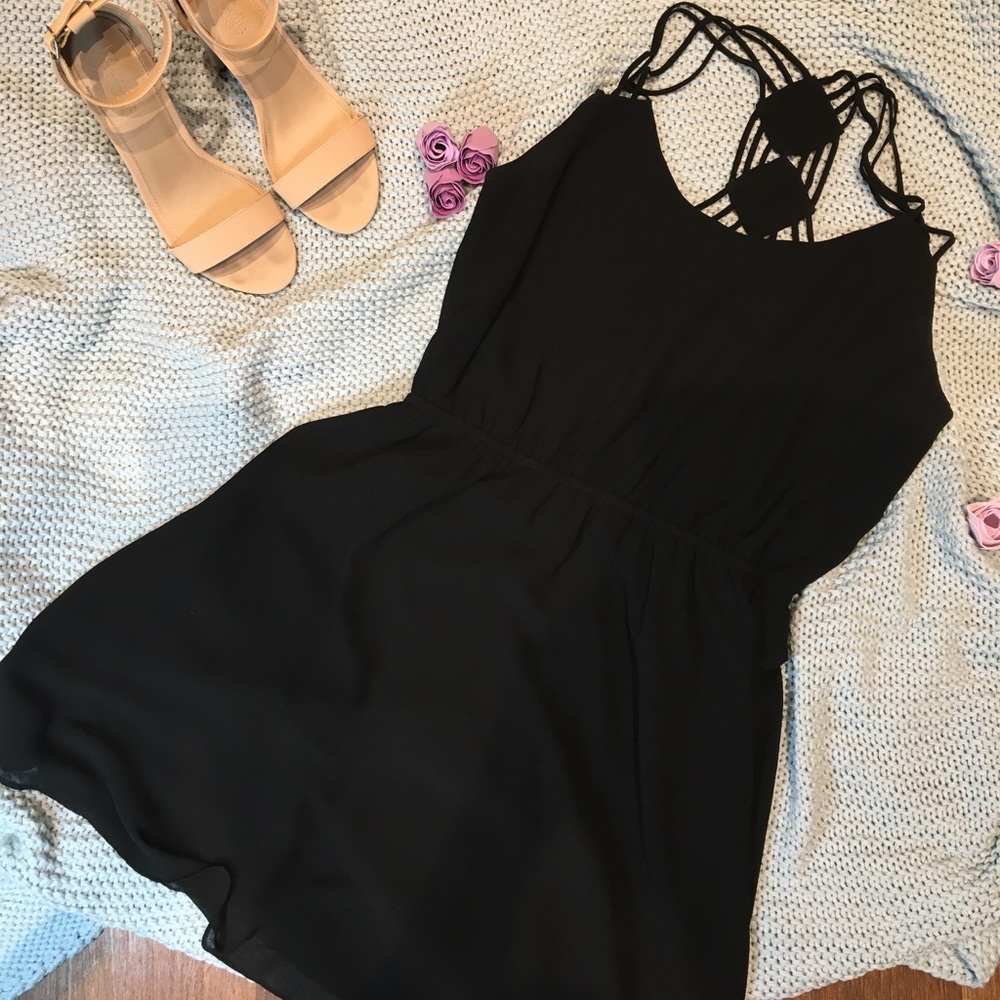 Cute little black dress.